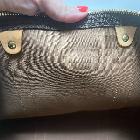 Loui Vuitton Travel Bag - Picture 2 of 11